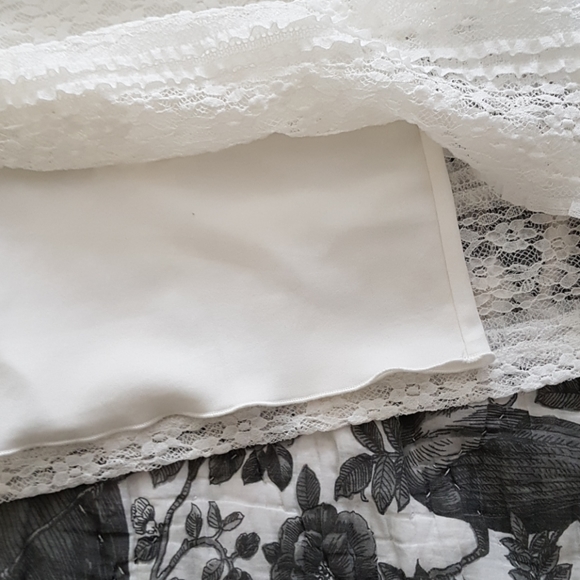 White lace dress - Picture 4 of 5